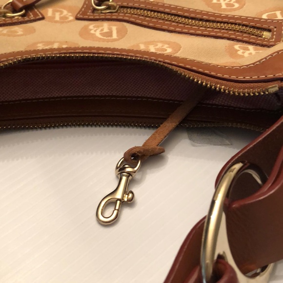 Dooney and Bourke purse - Picture 9 of 9